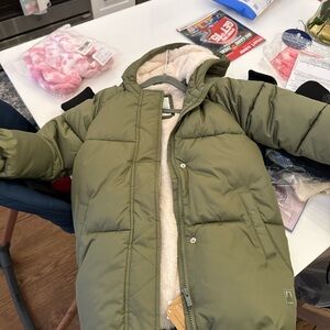 NWT Gap Puffer Jacket - 5T